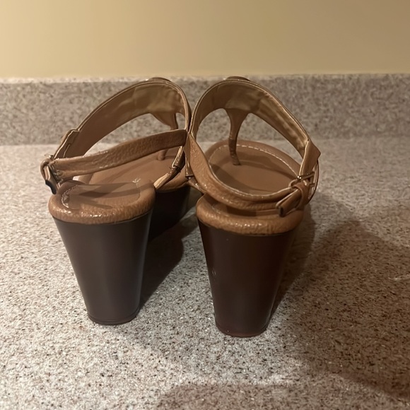 Tan wedge sandals - Picture 3 of 5